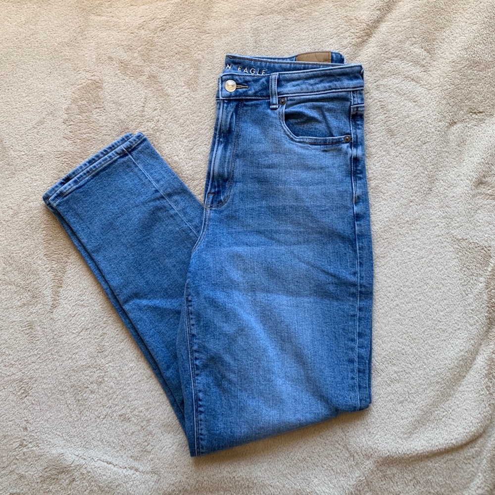 American Eagle: Light Wash Mom Jeans